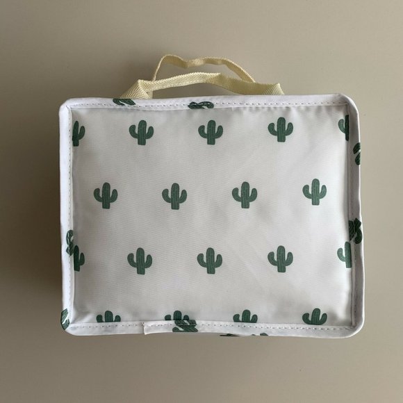 NEW Lunch Box Cactus Print All over White Green Zipper Closure One Compartment - Picture 2 of 7